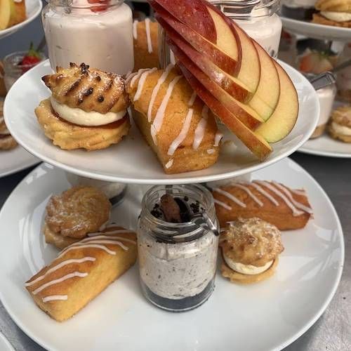 Selection of Cakes & Desserts:
Viennese Swirls, Lemon Drizzle, Mini Jamjar Cheesecakes (Cookies & Cream and Strawberries & Cream)